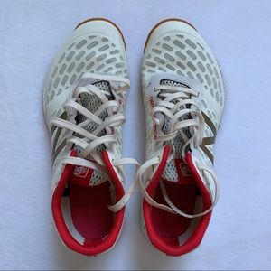 NEW BALANCE || Women's Minimus Ivory 20v4 Trainer